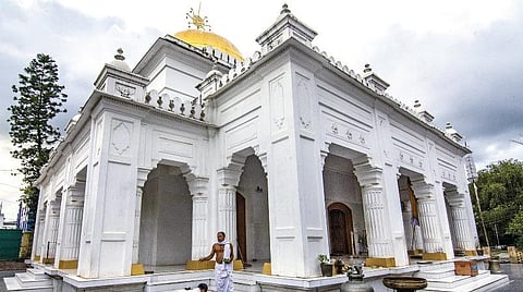 பக்தர்களின் இன்னல்களைத் தீர்க்கும் கோவிந்தாஜி கோயில்