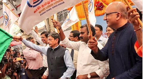 ரயிலை தொடங்கி வைத்த ஆளுநர் மற்றும் மத்திய இணை அமைச்சர் எல்.முருகன்