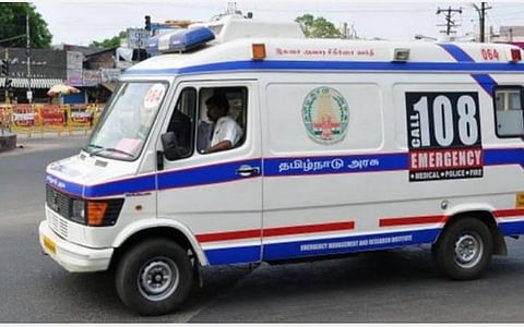 திருத்தணி | ஆம்புலன்ஸில் பிரசவம் பார்த்த ஊழியர்களுக்கு மருத்துவர்கள், பொதுமக்கள் பாராட்டு