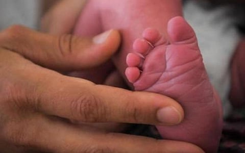 தாம்பரம் | அரசு மருத்துவமனையில் பச்சிளம் குழந்தை உயிரிழப்பு: மருத்துவரின் அலட்சியம் என போராட்டம்