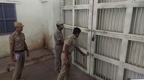 சிதம்பரம் கோயிலில் நந்தனார் நுழைந்த வாயிலின் பூட்டு உடைப்பு: இளைஞரிடம் போலீஸ் விசாரணை