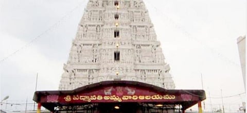 மோகினி அலங்காரத்தில் பத்மாவதி தாயார் உலா - ஏழுமலையானின் தங்க காசு மாலை அணிவிப்பு