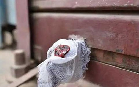 சென்னையில் குட்கா விற்பனை செய்த 3 கடைகளுக்கு சீல்