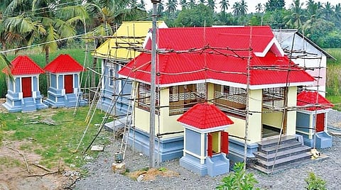 ஐயப்பன் கோயில் கும்பாபிஷேகம்: சீர்வரிசை எடுத்து வந்த முஸ்லிம்கள்