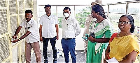 கனியாமூர் தனியார் பள்ளியின் 3-வது தளத்துக்கு ஆட்சியர் ஷ்ரவன் குமார் முன்னிலையில் சீல் வைக்கப்படுகிறது.