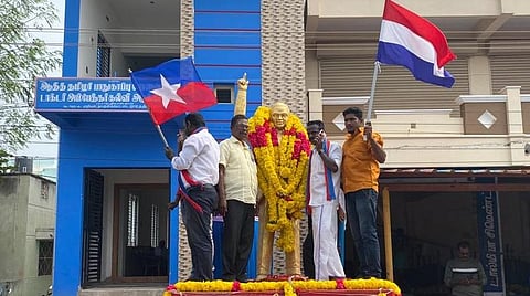 அம்பேத்கர் சிலைக்கு மாலை அணிவித்த விடுதலை சிறுத்தைகள் கட்சியினர்