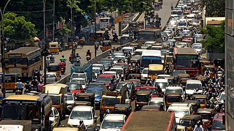 போக்குவரத்து நெரிசலில் வாகனங்கள்