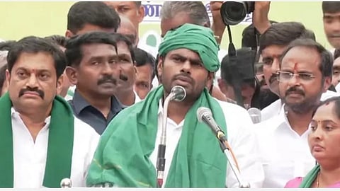 தமிழக அரசு சார்பில் தொழிற்பே ட்டை அமைக்கும் முடிவுக்கு எதிர்ப்பு தெரிவித்து கோவை மாவட்டம் அன்னூரில் நேற்று பாஜக சார்பில் நடந்த ஆர்ப்பாட்டத்தில், கட்சியின் மாநில தலைவர் அண்ணாமலை பேசினார்.