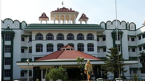 உயர் நீதிமன்றம் மதுரைக் கிளை.
