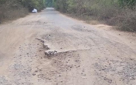 சீரமைக்க வனத்துறையின் அனுமதி கிடைப்பதில் சிக்கல்: திருப்போரூரில் சீரழிந்த நிலையில் கிராமச் சாலைகள்