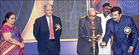 சுங்கத் துறை சட்டம் இயற்றப்பட்டதன் 60-ம் ஆண்டு விழாவில் (இடமிருந்து) மத்திய கலால், சுங்கத் துறை வாரிய உறுப்பினர் ரமா மேத்யூ, முன்னாள் தலைவர் அஜித்குமார், ரிசர்வ் வங்கி முன்னாள் ஆளுநர் சி.ரங்கராஜன், சென்னை மண்டல சுங்கத் துறை தலைமை ஆணையர் எம்விஎஸ் சவுத்ரி.படம்: பு.க.பிரவீன்