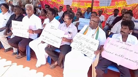 புதுச்சேரியில் மதுக்கடையை மூடக் கோரி பொதுமக்கள் உண்ணாவிரதம்