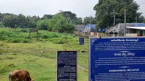 கம்பர் மேடு பகுதியில் வைக்கப்பட்டுள்ள தொல்லியல் துறையின் அறிவிப்பு பலகை