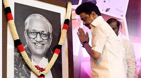 எல்லார்க்கும்  எல்லாம் என்ற இலக்கை அடைய உறுதி ஏற்போம்: பேராசிரியர் அன்பழகன் பிறந்தநாளில் முதல்வர் அறிக்கை