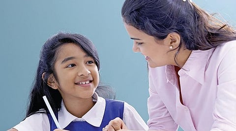 புன்னகையும் மொழி தான்