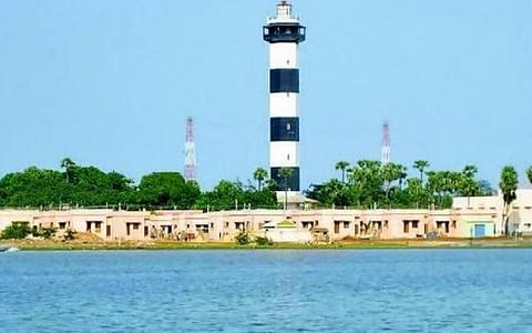ஆண்டிக்குப்பத்தில் இருதரப்பு மீனவர்களிடையே மோதலால் பதற்றம்: பழவேற்காடு ஏரியில் மீன்பிடிக்க தடை: 44 பேர் மீது வழக்குப் பதிவு