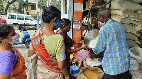 ரேஷனில் இலவச உணவு தானிய திட்டம் | மார்ச் வரை நீட்டித்தால் ரூ.40,000 கோடி கூடுதல் செலவு - மத்திய அரசு தகவல்