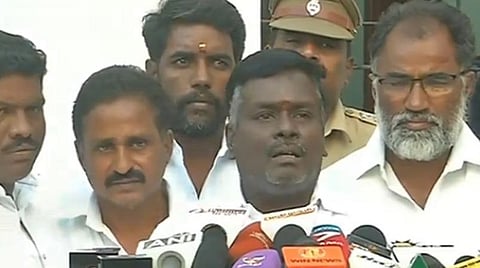 சென்னையில் நடந்த பேச்சுவார்த்தைக்குப் பின்னர் செய்தியாளர்களைச் சந்தித்த பரந்தூர் போராட்டக் குழுவினர்.