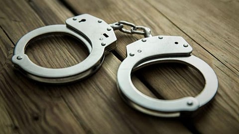 ஆன்லைன் தொழிலில் முதலீடு செய்வதாக ரூ.70 லட்சம், 143 பவுன் முறைகேடு: மதுரையில் 4 பேர் கைது