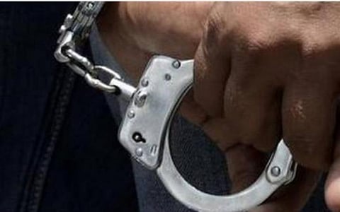 கரூரில் சிறுமியை வைத்து பாலியல் தொழில்: உடந்தையாக இருந்த ஓய்வுபெற்ற எஸ்.ஐ. கைது