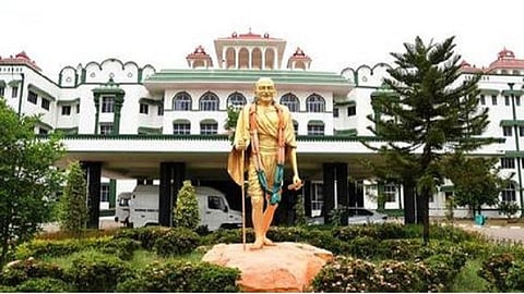 நெடுஞ்சாலைத் துறை அடிப்படை படிப்பு குறித்த அரசாணை 2017-க்கு பிறகே செல்லும்: ஐகோர்ட் உத்தரவு