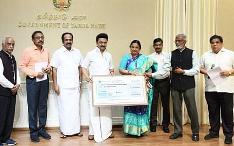 டெல்லி ஜவஹர்லால் நேரு பல்கலை.யில் இலக்கிய துறை தொடங்க ரூ.5 கோடி நிதி: துணைவேந்தரிடம் ஸ்டாலின் வழங்கினார்