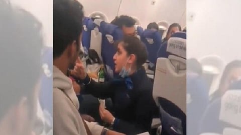 “நான் இங்கே ஊழியர்... உங்களின் பணிப்பெண் இல்லை...” - வைரல் வீடியோ உணர்த்துவது என்ன?
