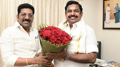 எடப்பாடி பழனிசாமியுடன் சரவணன்