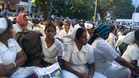 கரோனா காலத்தில் பணியாற்றிய ஒப்பந்த செவிலியர்களை பணி நிரந்தரம் செய்ய வலியுறுத்தல்: சென்னையில் ஆர்ப்பாட்டம்