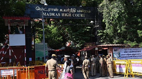 இறைபக்தி இல்லாதவர்களை கோயில்களில் அறங்காவலராக நியமிக்க அனுமதிக்க முடியாது - உயர் நீதிமன்ற நீதிபதிகள் உத்தரவு