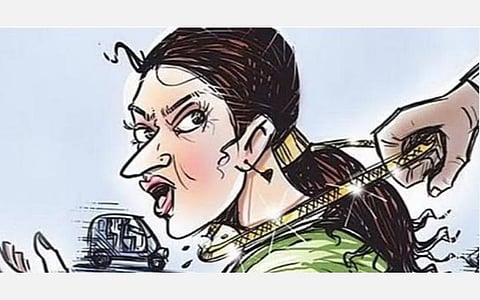தேனி: பேருந்தில் பெண்ணிடம் நூதன முறையில் நகை திருட்டு