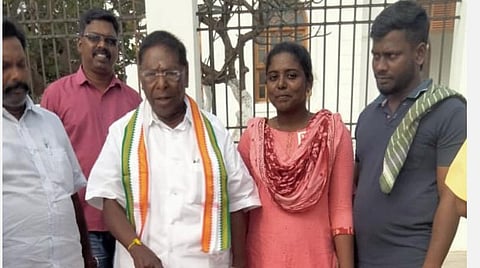 கோலப்போட்டியை தொடங்கி வைத்த முன்னாள் முதல்வர் நாராயணசாமி