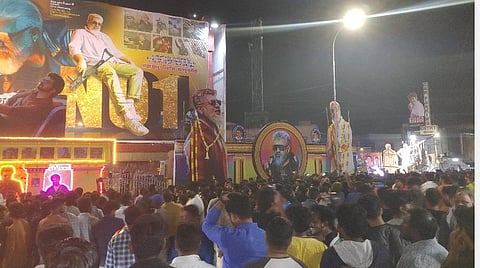 வெளியானது 'துணிவு', 'வாரிசு' திரைப்படங்கள் - ரசிகர்கள் விடிய விடிய உற்சாக கொண்டாட்டம்