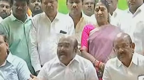செய்தியாளர்களிடம் பேசிய அமைச்சர் ஜெயக்குமார்