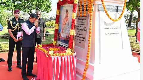 திருவள்ளுவர் சிலைக்கு மரியாதை செலுத்திய ஆர்.என்.ரவி