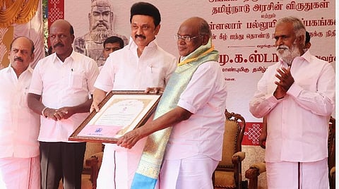 விருதுகளை வழங்கிய முதல்வர் மு.க.ஸ்டாலின்