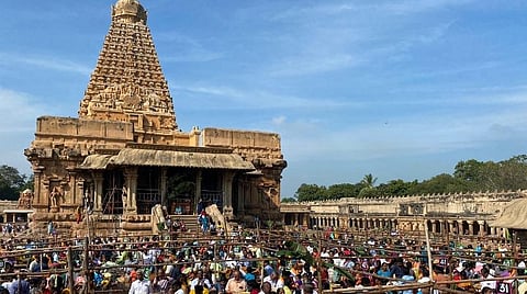 தஞ்சாவூர் பெரியகோயில், மகரசங்கராந்திப் விழாவை முன்னிட்டு தரிசனம் செய்ய வந்த பக்தர்கள் கூட்டம். | படங்கள் ஆர்.வெங்கடேஷ்
