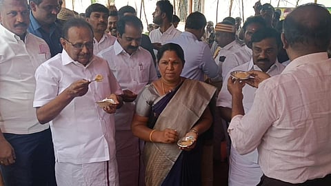 புதுக்கோட்டை மாவட்டம் வேங்கைவயலில் நடைபெற்ற சமத்துவப் பொங்கல் விழாவில் பங்கேற்ற தமிழக சட்டத்துறை அமைச்சர் ரகுபதி