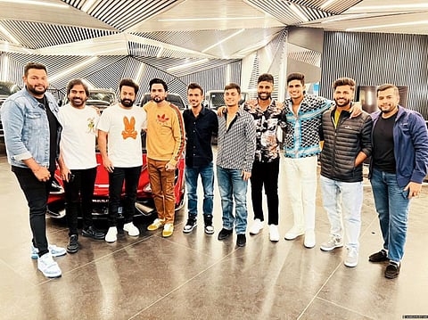 இந்திய கிரிக்கெட் அணி வீரர்களுடன் ஜூனியர் என்டிஆர் - வைரலாகும் புகைப்படங்கள்