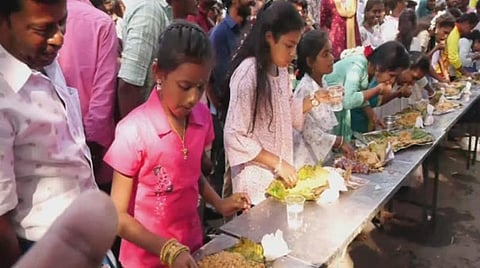 முக்கல்நாயக்கன்பட்டியில் நடந்த சாப்பாட்டு ராமன் போட்டியால் கலகலப்பு