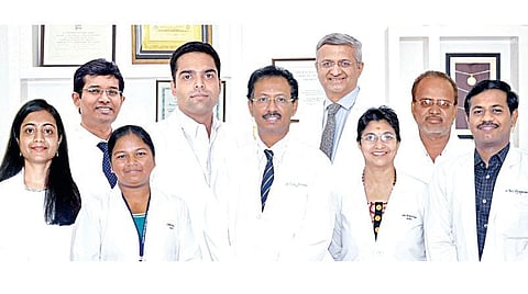 2022-ம் ஆண்டின் சிறந்த முதுகு தண்டுவட ஆராய்ச்சிக்கான ஐஎஸ்எஸ்எல்எஸ் விருது பெற்ற கோவை கங்கா மருத்துவமனையின் ஆராய்ச்சி குழுவினர்.