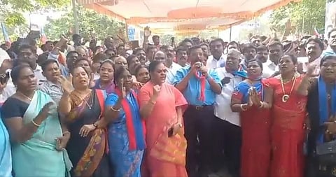 ஆர்ப்பாட்டத்தில் ஈடுபட்ட திருமாவளவன் |