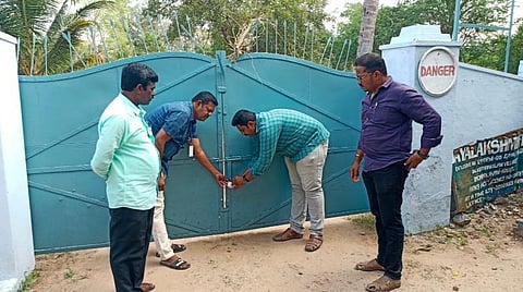 ராஜபாளையம் அருகே விதிமீறலில் ஈடுபட்ட இரு பட்டாசு ஆலைகளுக்கு சீல்