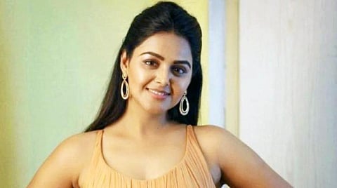 திருமணம் பற்றியே கேட்கிறார்கள் - மோனல் கஜ்ஜார் எரிச்சல்
