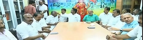 ஈரோடு கிழக்கு தொகுதி இடைத்தேர்தல்: இபிஎஸ் அணியினர் அண்ணாமலையுடன் சந்திப்பு 