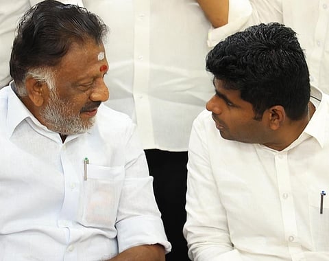 பாஜக தலைவர் அண்ணாமலையுடன் ஓபிஎஸ்