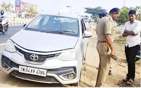 ஈரோடு அருகே காரை கடத்தி ரூ.2 கோடி கொள்ளை