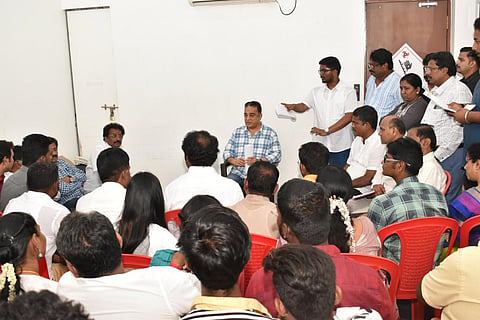 ஈரோடு கிழக்கு இடைத்தேர்தல் குறித்து மநீம தலைவர் கமல்ஹாசன் தலைமையில் திங்கட்கிழமை நடந்த ஆலோசனைக்கூட்டம்