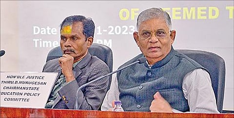 பல்கலைக்கழகங்களின் துணைவேந்தர்களுடனான கருத்துக்கேட்பு கூட்டம், மாநில கல்விக் கொள்கை வடிவமைப்பு குழு தலைவர்  முன்னாள் நீதிபதி முருகேசன் தலைமையில் சென்னையில் நேற்று நடைபெற்றது. உடன் குழு உறுப்பினர் எல்.ஜவகர் நேசன்.  படம்: பு.க.பிரவீன்