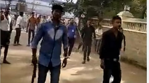 தமிழக தொழிலாளரை விரட்டி அடிக்கும் வடமாநிலத் தொழிலாளர்கள் - வைரல் வீடியோ குறித்து திருப்பூர் போலீஸார் விசாரணை